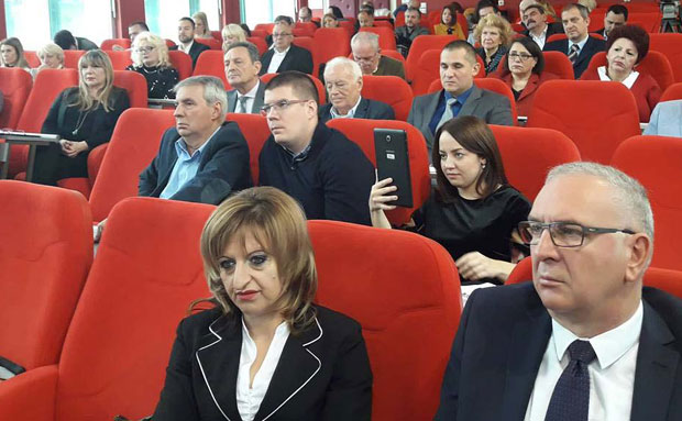 Власт ће сама себе да контролише